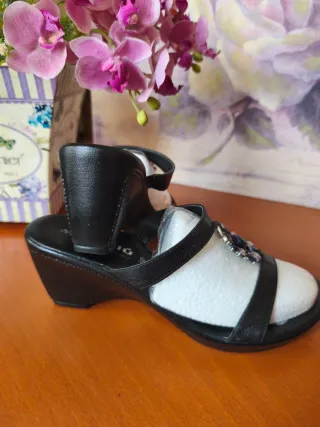 Sandalias fiesta negras adornos pedrería T40