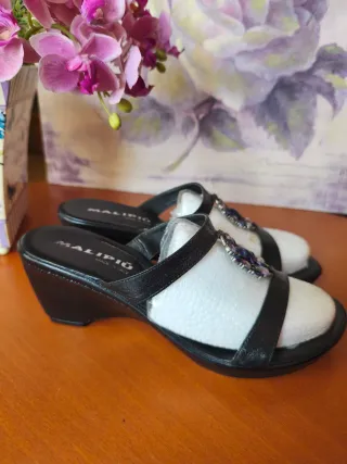 Sandalias fiesta negras adornos pedrería T40