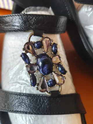 Sandalias fiesta negras adornos pedrería T40