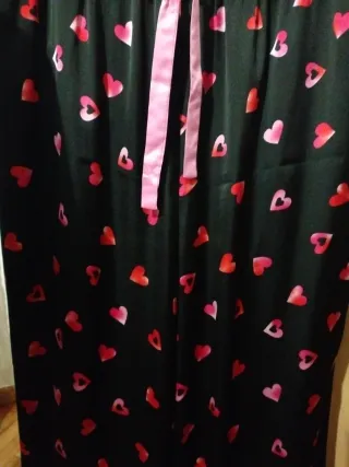 Pijama de satén con corazones