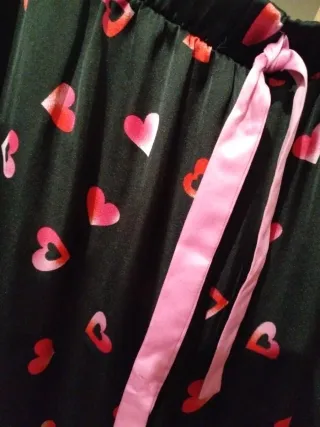Pijama de satén con corazones