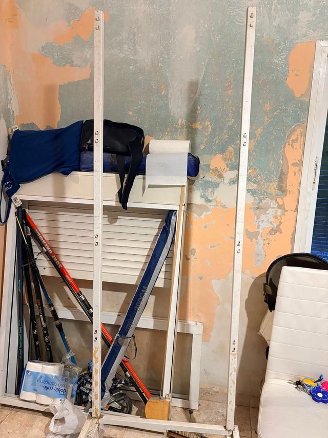 Soporte para jaula de pájaros blanco