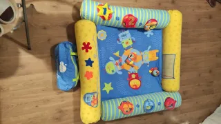 Parque infantil con cojines y bolsa