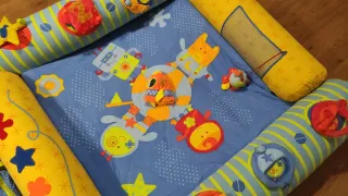 Parque infantil con cojines y bolsa