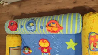 Parque infantil con cojines y bolsa