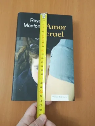 Libro Amor cruel de Reyes Monforte