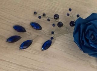 Tocado de fiesta azul