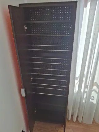 Mueble zapatero naranja y negro