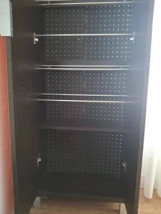 Mueble zapatero naranja y negro