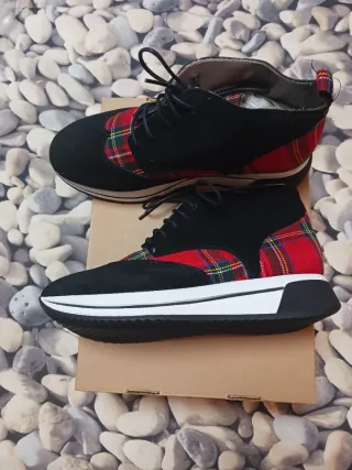 Botines negros y rojos talla 38