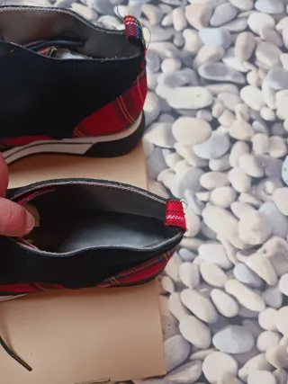 Botines negros y rojos talla 38