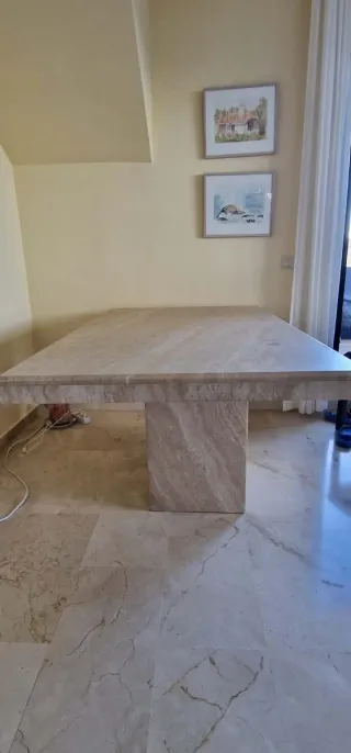 Mesa de piedra italiana