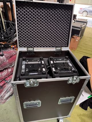 2 unidades Cameo AZOR SP2 Cabeza Móvil LED Spot