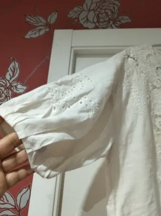 Blusa Zara bordados perforados Talla S