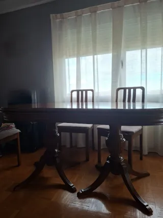 Mesa se comerdon de madera