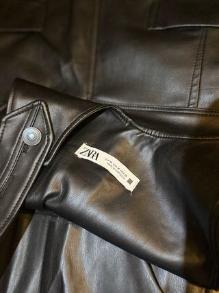 Peto Zara efecto piel negro