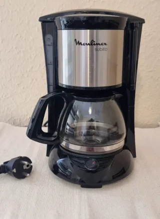 Cafetera Moulinex Subito Negra Actualmente en Uso.