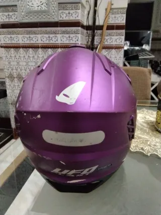 Casco de moto morado UFO Plast