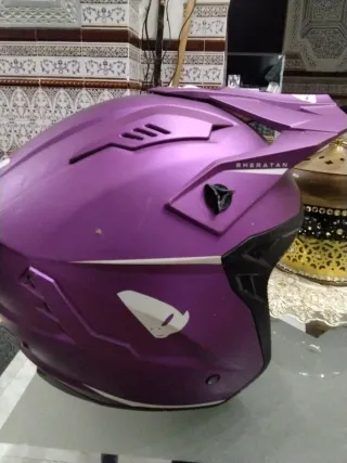 Casco de moto morado UFO Plast