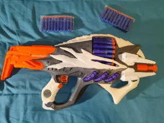 Nerf Incisor Blaster con Dardos