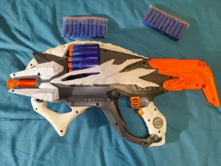 Nerf Incisor Blaster con Dardos