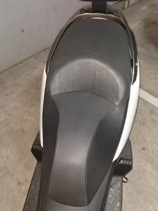 Kymco Superdink 300i - Scooter Maxi