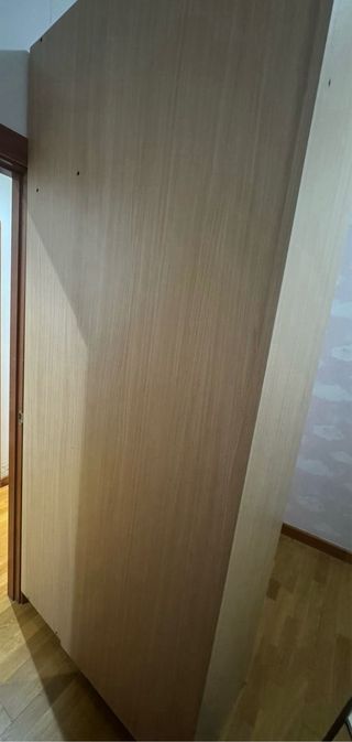 Armario de esquina de madera