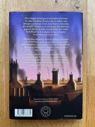 Ceniza: Historia de una niña y de su monstruo