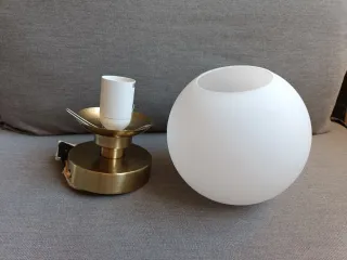 Plafone a soffitto Uvol di Sklum con sfera in cristallo dorato