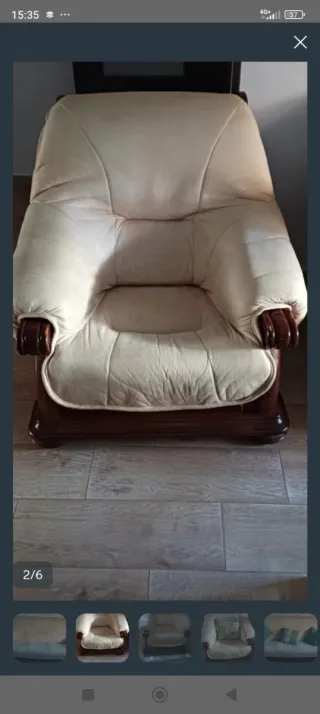 Sofá y sillones beige y turquesa