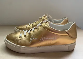 Zapatillas Kavanagh Doradas Mujer