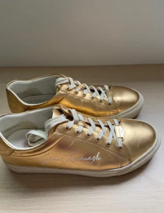 Zapatillas Kavanagh Doradas Mujer