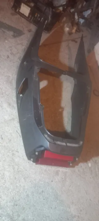 Yamaha YZF 750R - Traseira Completa