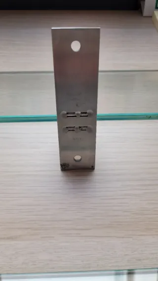 Balda in vetro con supporti metallici