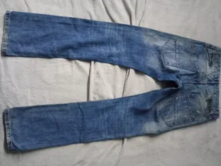 Pantalones vaqueros desgastados