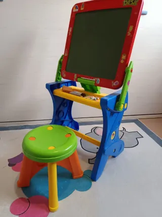 Mesa pupitre infantil con banqueta