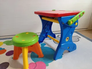 Mesa pupitre infantil con banqueta