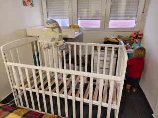 Cuna de bebé blanca