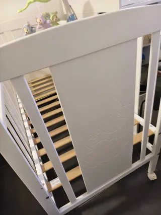 Cuna de bebé blanca