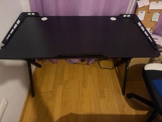 Mesa Gamer Negra con Luces LED
