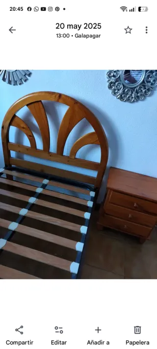 Cama individual de madera con mesita