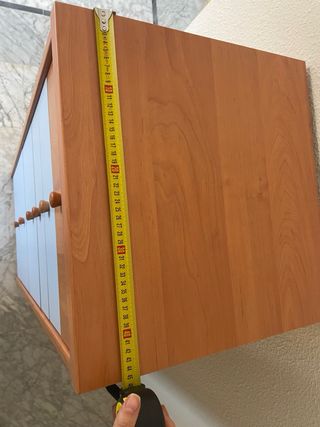 Cómoda de madera y azul