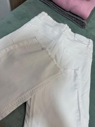Pantalones blancos campana