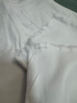 Pantalones blancos campana