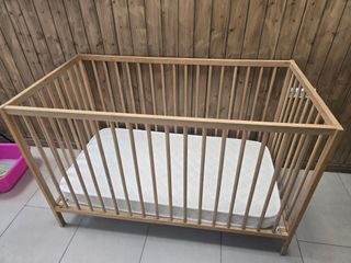 Cuna de madera para bebé