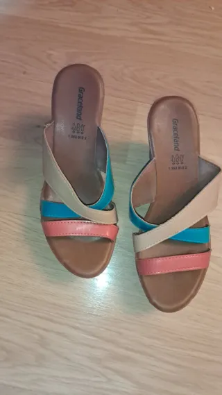 Zuecos cuña Graceland beige, rosa y turquesa
