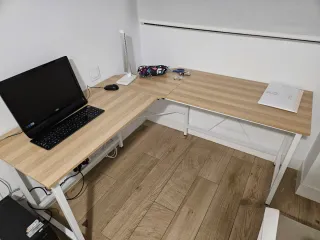 Mesa de escritorio en L madera y metal