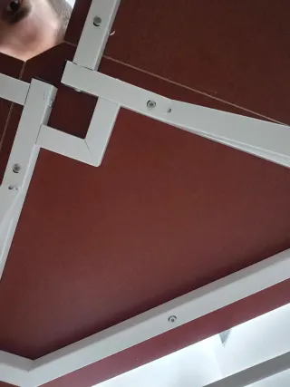 Mesa de escritorio en L madera y metal