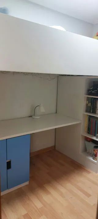 Litera IKEA SMÅSTAD con escritorio