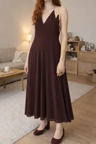 Vestido de fiesta con tirante cadena. Agotado Zara